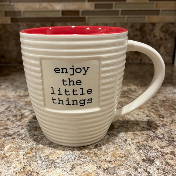 The Old Pottery Company Enjoy the Little Things Beehive Mug 20 oz. - Picture 1 of 8